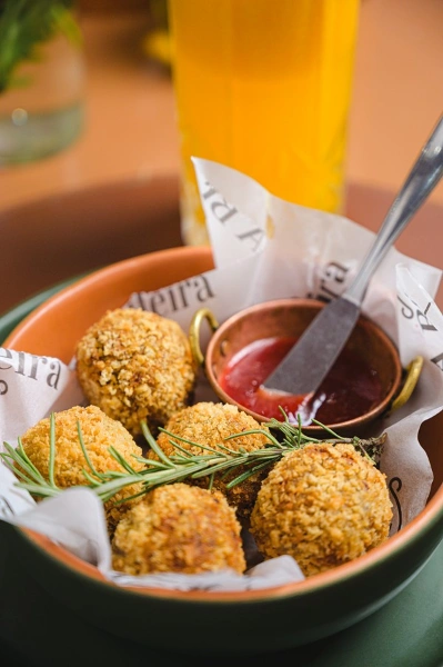 BOLINHO DE CUPIM COM GELEIA