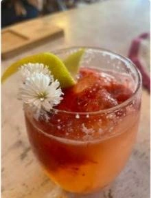 SUCO DE LIMÃO SICILIANO COM GELEIA DE MORANGO