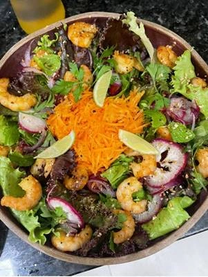 SALADA COM CAMARÃO