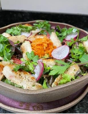 SALADA COM FRANGO